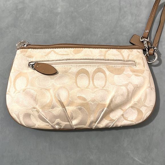 Spring Cleaning Find: Pristine Coach Wristlet in Beige - Picture 3 of 7